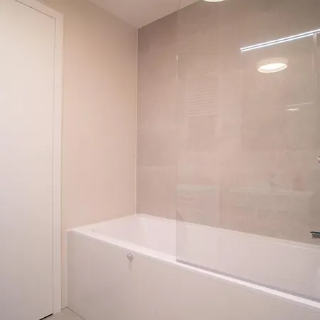 Elegant 2-bedroom 아파트 브라티슬라바