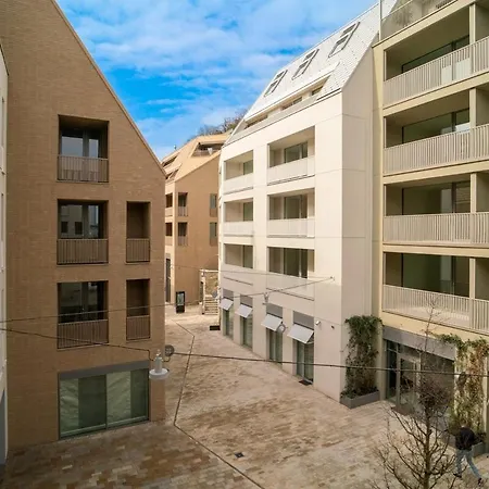 Elegant 2-bedroom Daire Bratislava